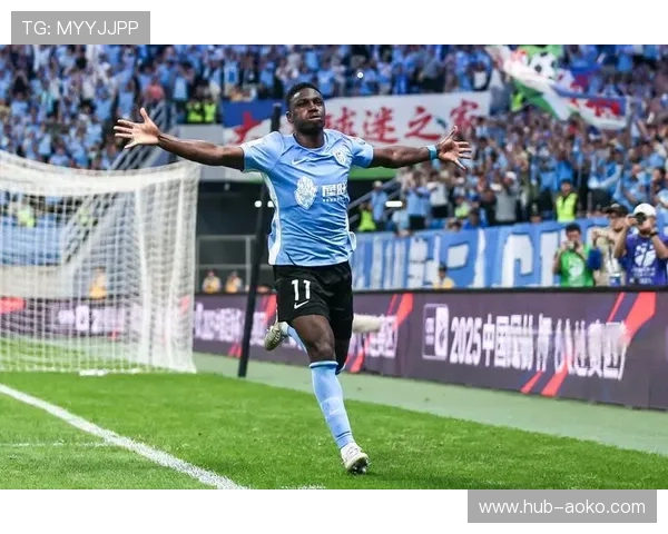 足球星灯点亮夜空 揭开足球魅力与艺术的完美融合